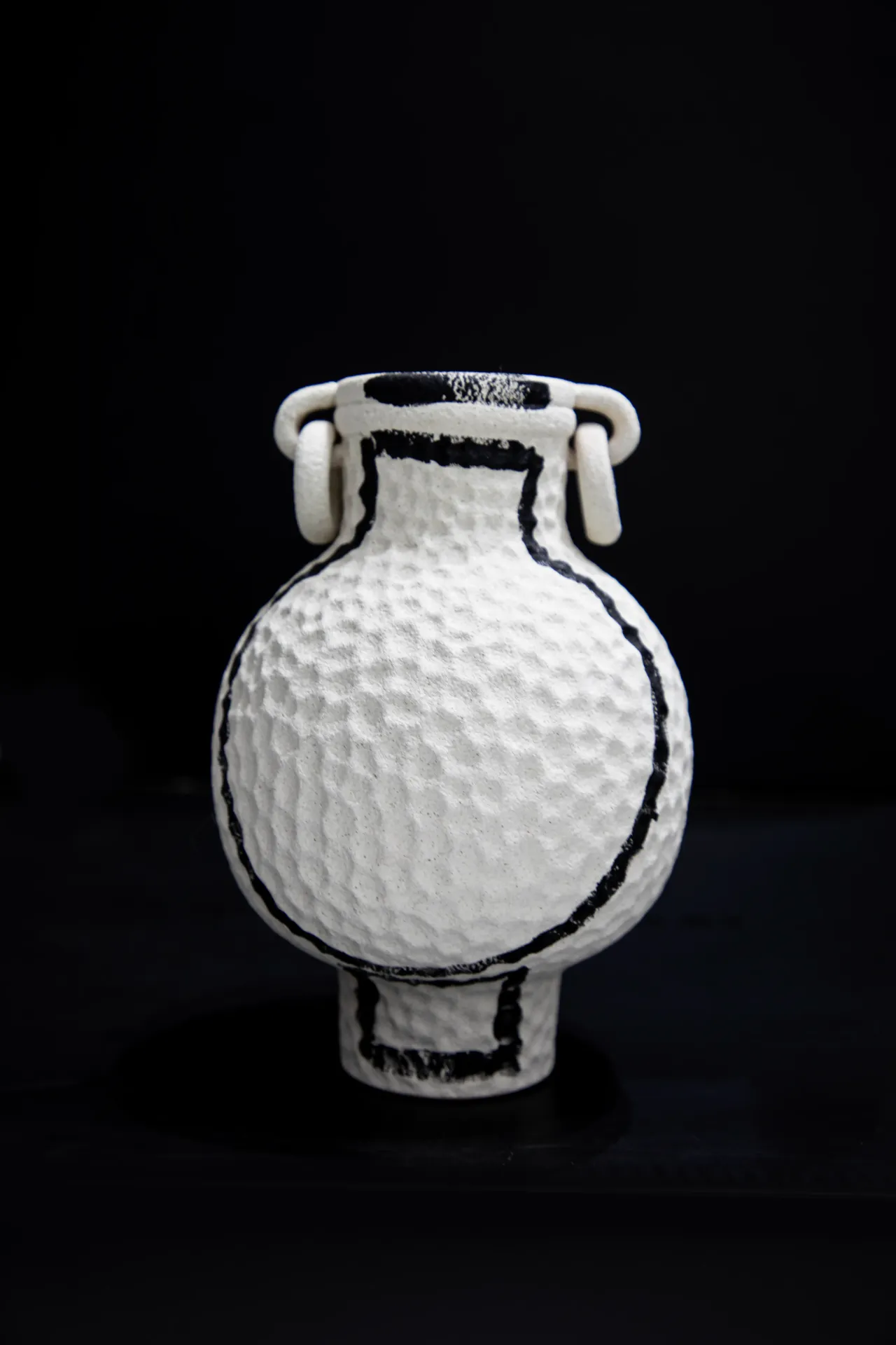 [AP16] Artistic vase from AM Gallery /مزهرية فنية من اي ام غالوري