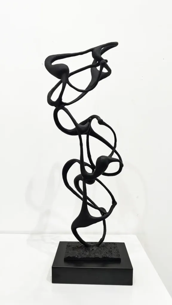 ARTISTIC SCULPTURE / منحوتة فنية