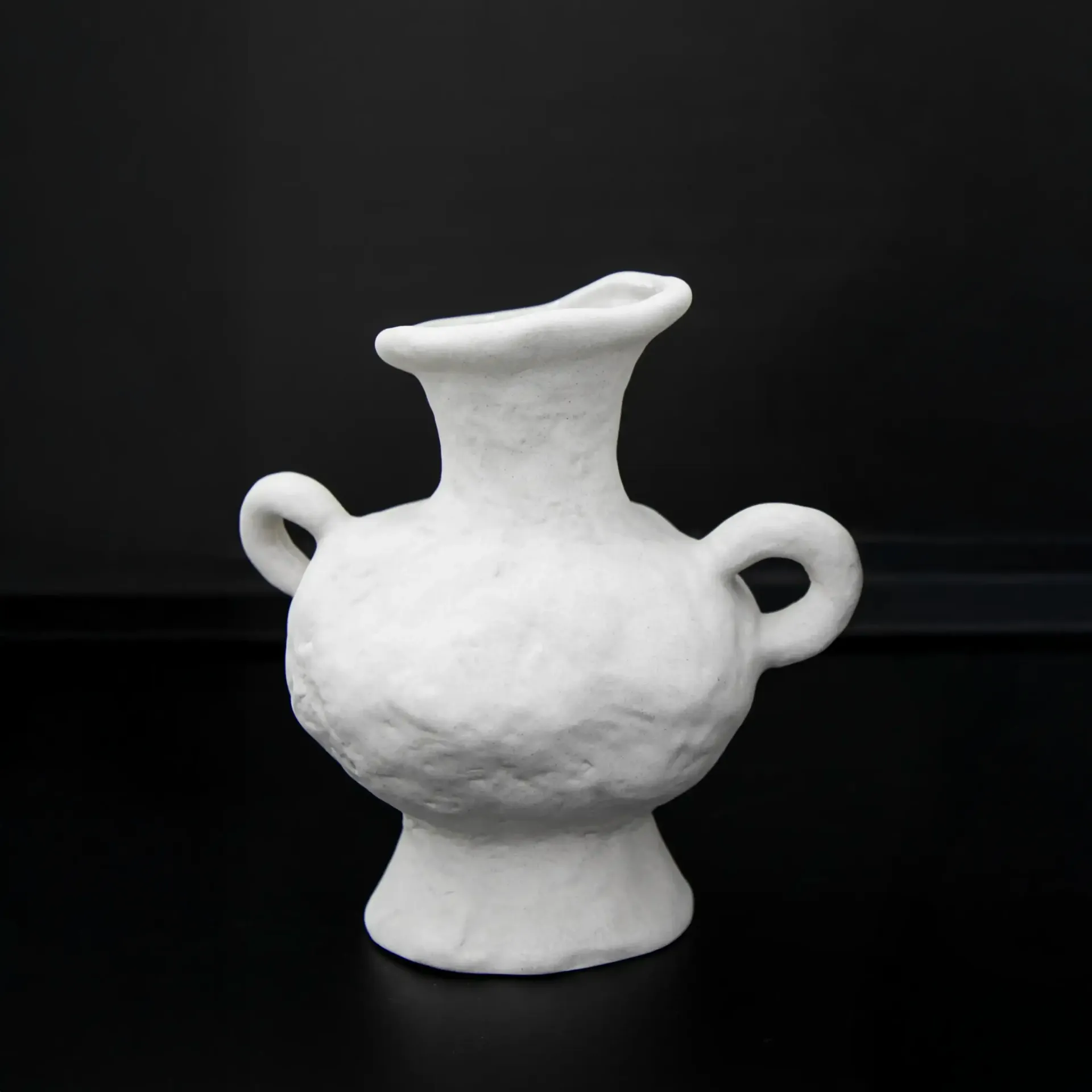 [AP200] Artistic vase from AM Gallery /مزهرية فنية من اي ام غالوري
